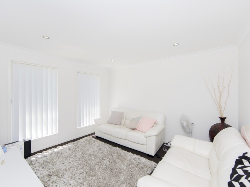14 Sandfield Street, Cameron Park NSW 2285