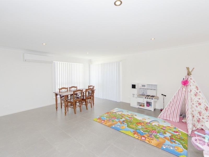 14 Sandfield Street, Cameron Park NSW 2285