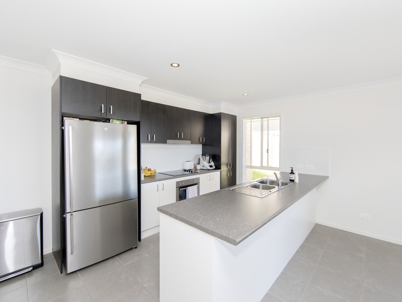 14 Sandfield Street, Cameron Park NSW 2285