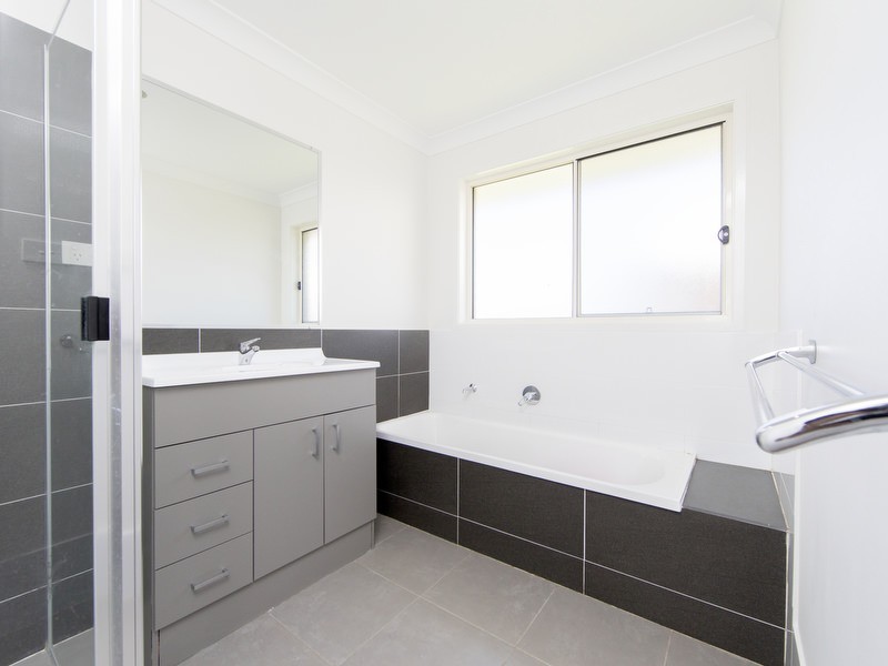 14 Sandfield Street, Cameron Park NSW 2285