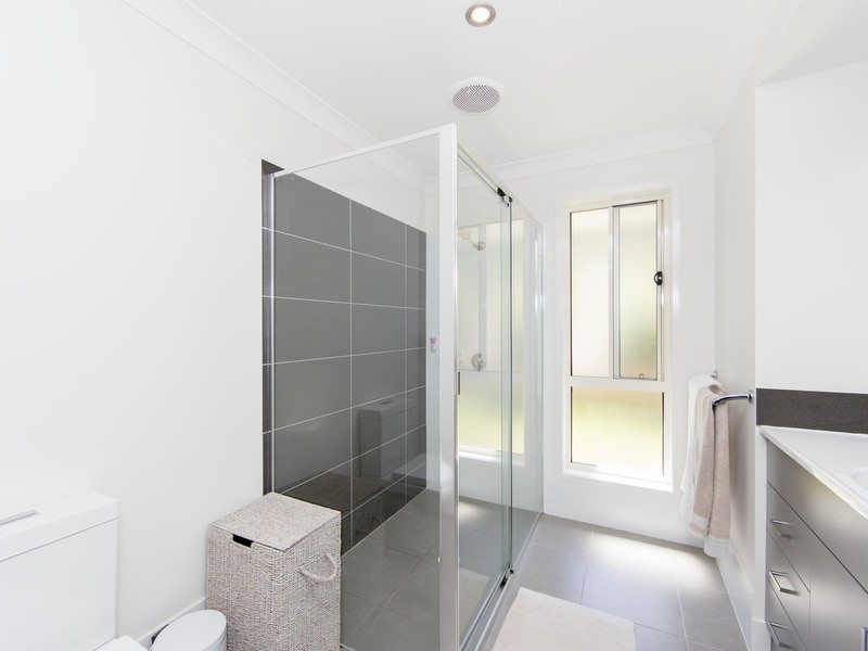 14 Sandfield Street, Cameron Park NSW 2285