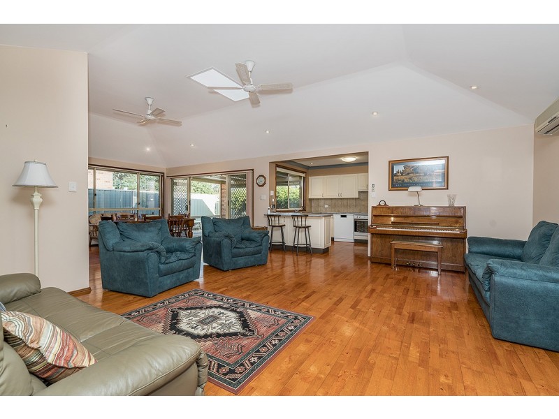 2/51 Flamingo Drive, Cameron Park NSW 2285