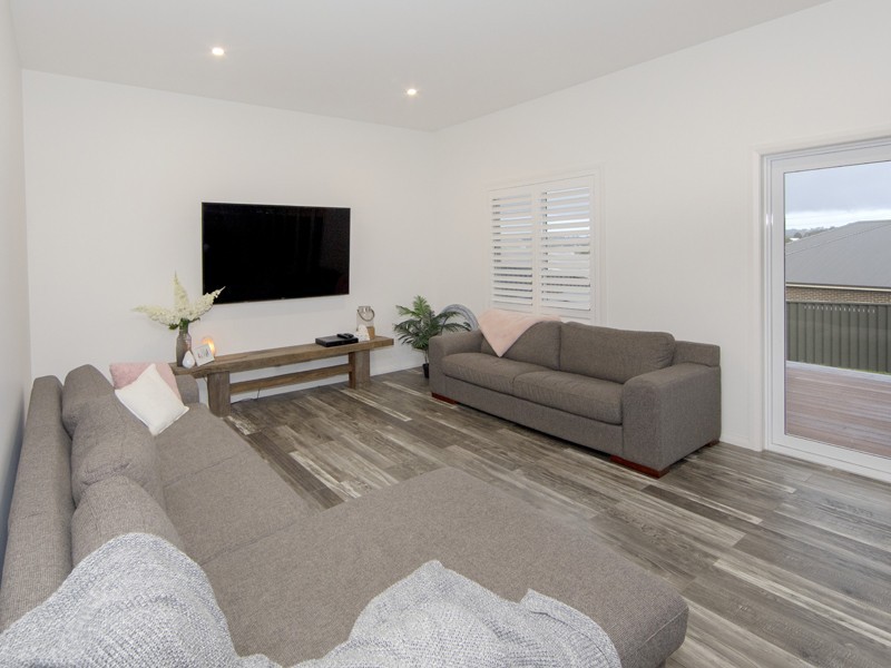 84 Delaware Drive, Macquarie Hills NSW 2285