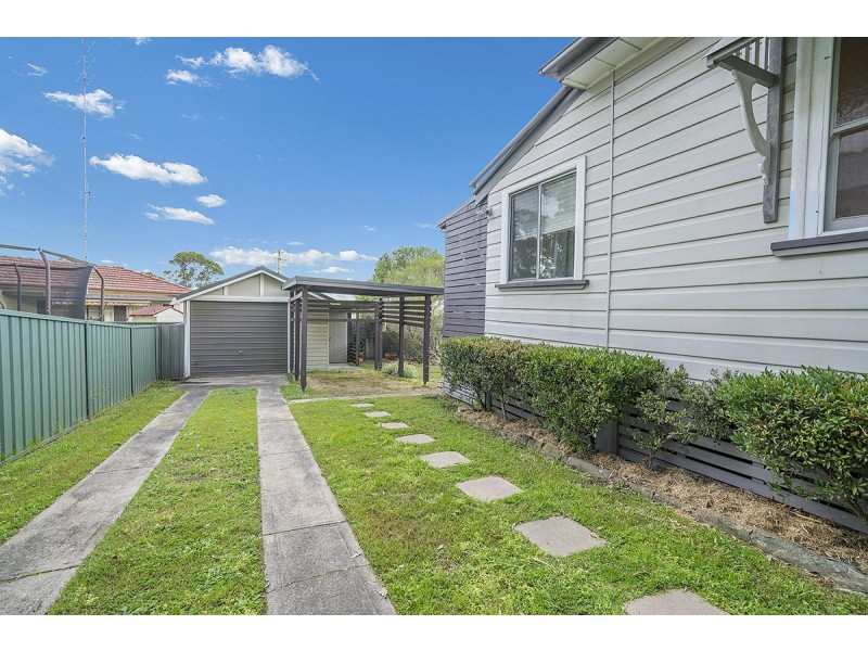 6 Lambton Road, Waratah NSW 2298