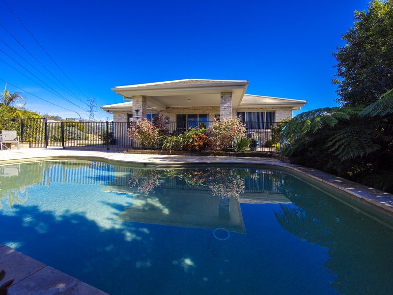 32 Cleveland Street, Cameron Park NSW 2285