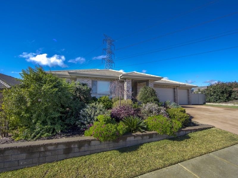 32 Cleveland Street, Cameron Park NSW 2285