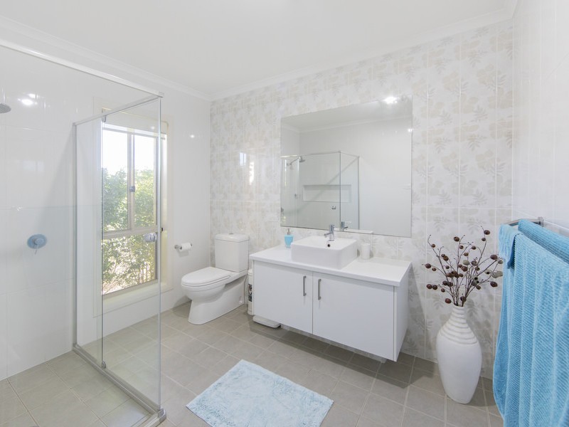 32 Cleveland Street, Cameron Park NSW 2285