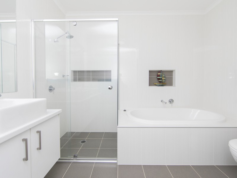 32 Cleveland Street, Cameron Park NSW 2285