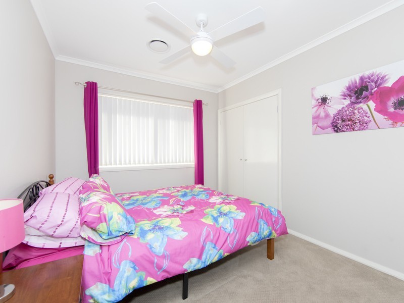 32 Cleveland Street, Cameron Park NSW 2285