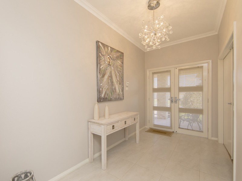 32 Cleveland Street, Cameron Park NSW 2285