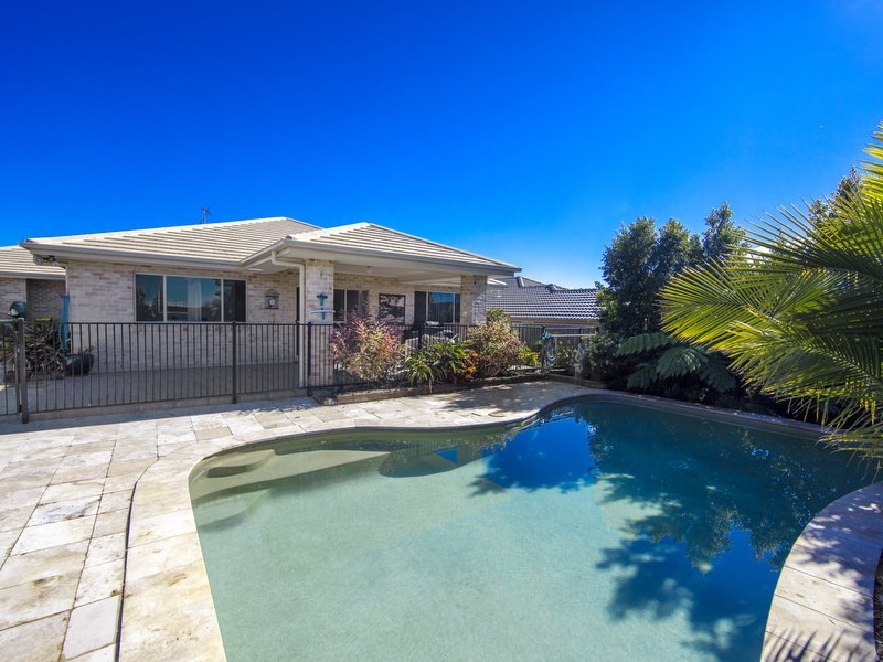 32 Cleveland Street, Cameron Park NSW 2285