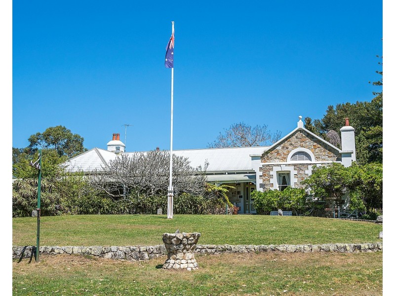 32 Caswell Crescent, Tanilba Bay NSW 2319