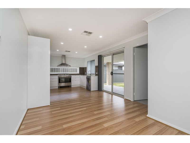 90 Delaware Drive, Macquarie Hills NSW 2285