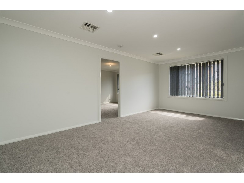 90 Delaware Drive, Macquarie Hills NSW 2285