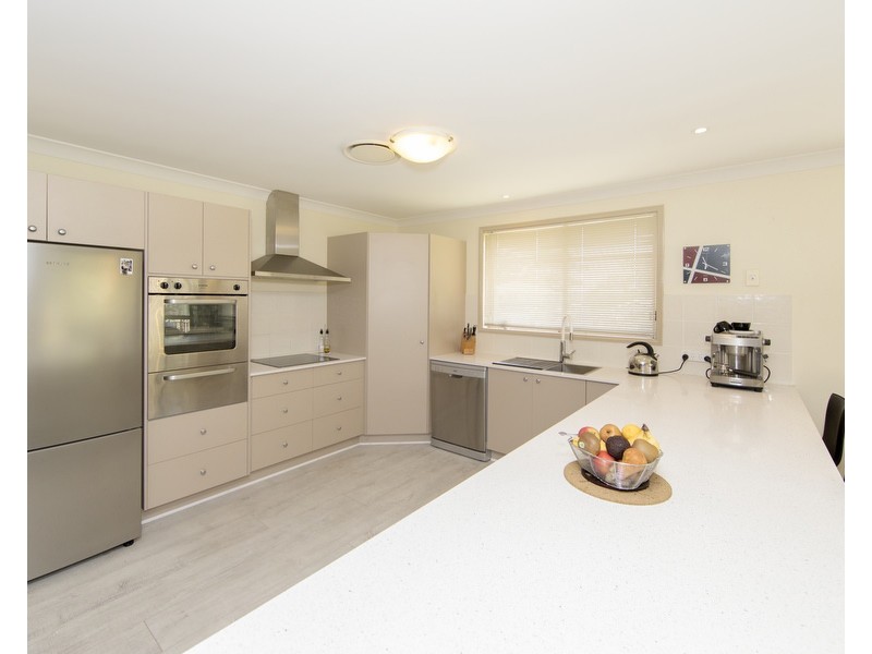 14 Warburton Close, Macquarie Hills NSW 2285