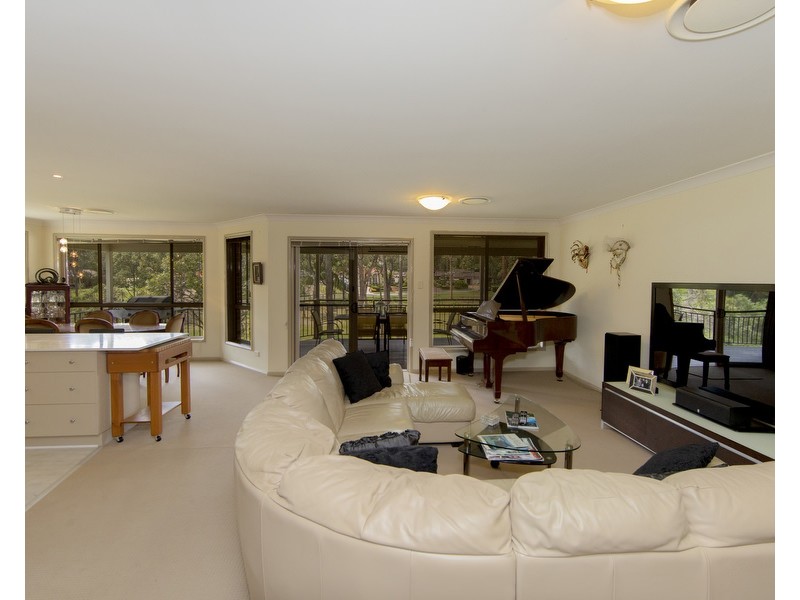 14 Warburton Close, Macquarie Hills NSW 2285