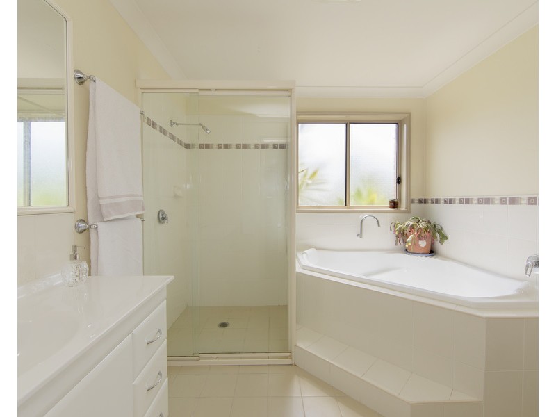 14 Warburton Close, Macquarie Hills NSW 2285