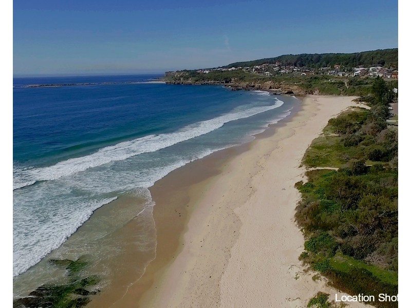 33 The Esplanade, Caves Beach NSW 2281