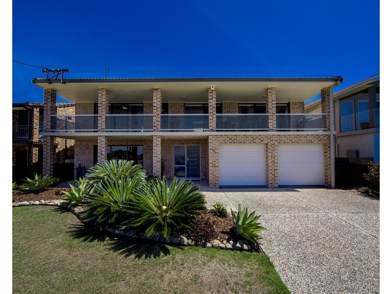 33 The Esplanade, Caves Beach NSW 2281