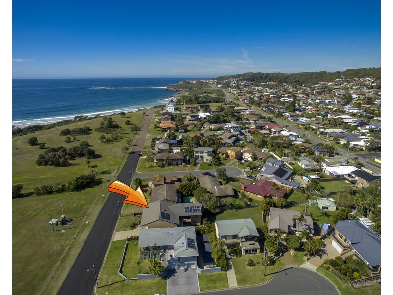 33 The Esplanade, Caves Beach NSW 2281