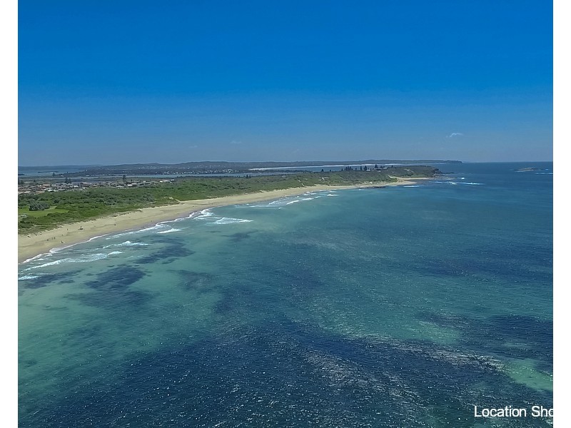 33 The Esplanade, Caves Beach NSW 2281
