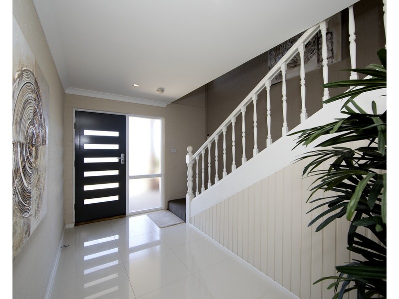 33 The Esplanade, Caves Beach NSW 2281