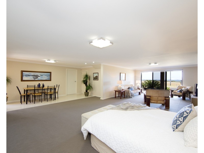 33 The Esplanade, Caves Beach NSW 2281