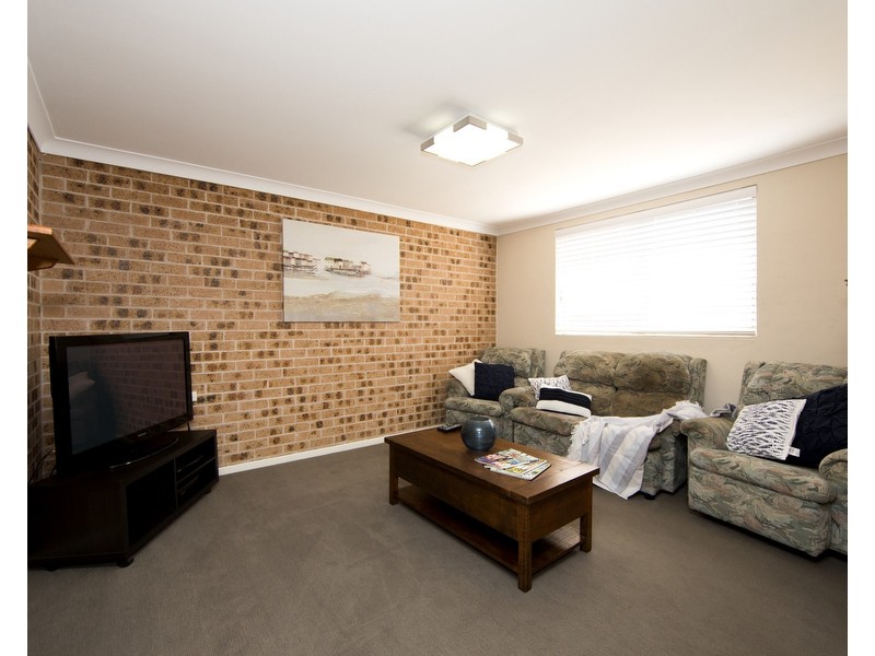 33 The Esplanade, Caves Beach NSW 2281