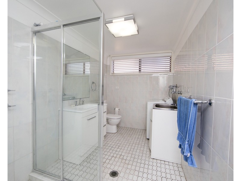33 The Esplanade, Caves Beach NSW 2281