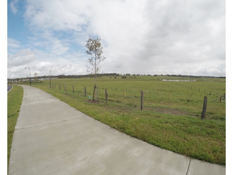 45 Barr Promenade, Thornton NSW 2322