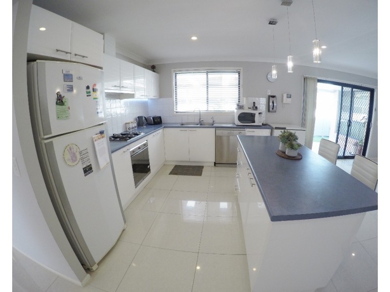 8 Styles Close, Fletcher NSW 2287