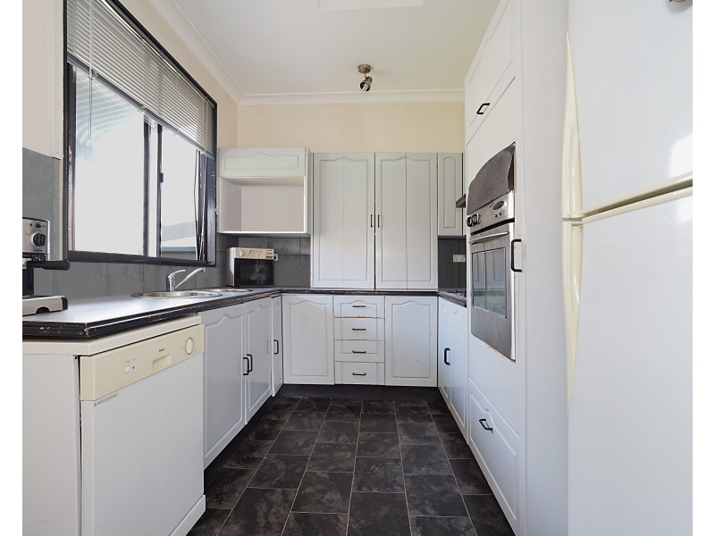 13 Cobbin Parade, Belmont NSW 2280