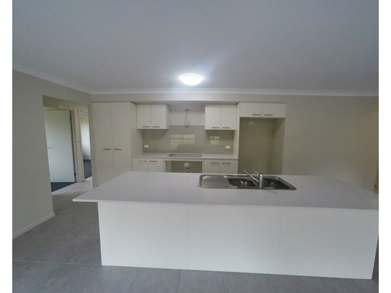 8 Flavum Street, Fletcher NSW 2287