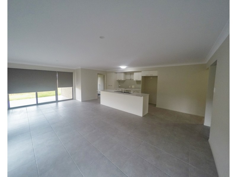 8 Flavum Street, Fletcher NSW 2287