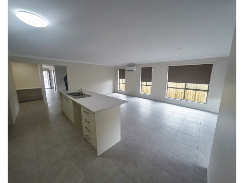 8 Flavum Street, Fletcher NSW 2287