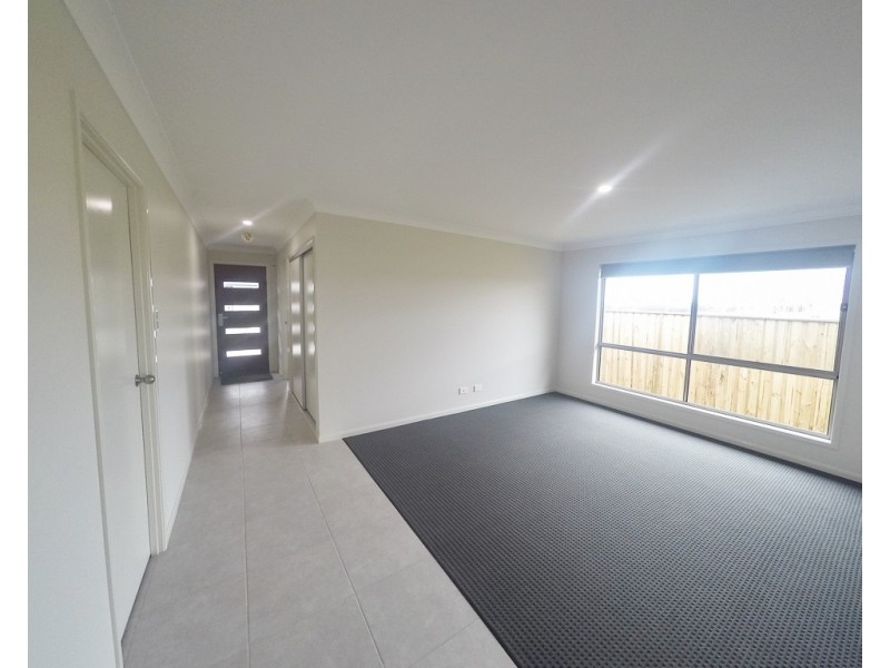 8 Flavum Street, Fletcher NSW 2287