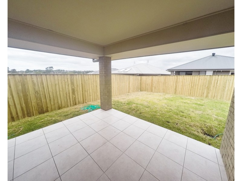 8 Flavum Street, Fletcher NSW 2287