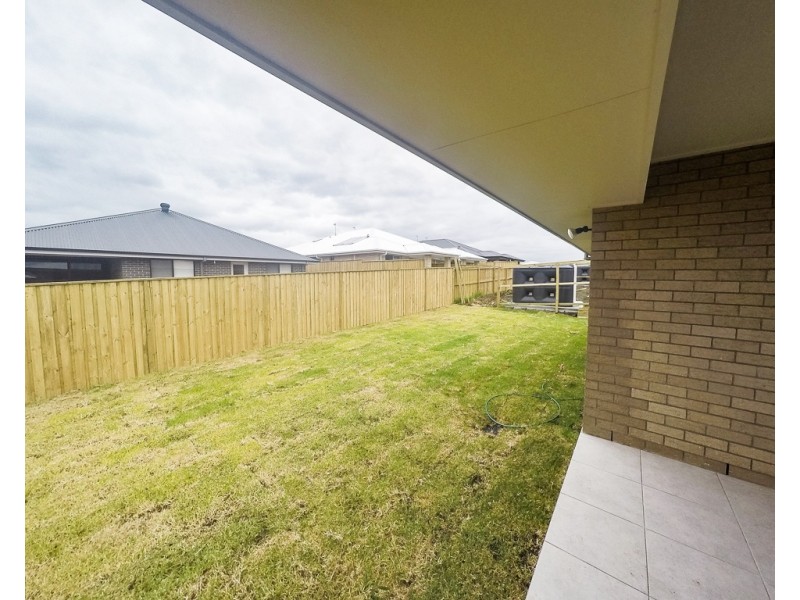 8 Flavum Street, Fletcher NSW 2287