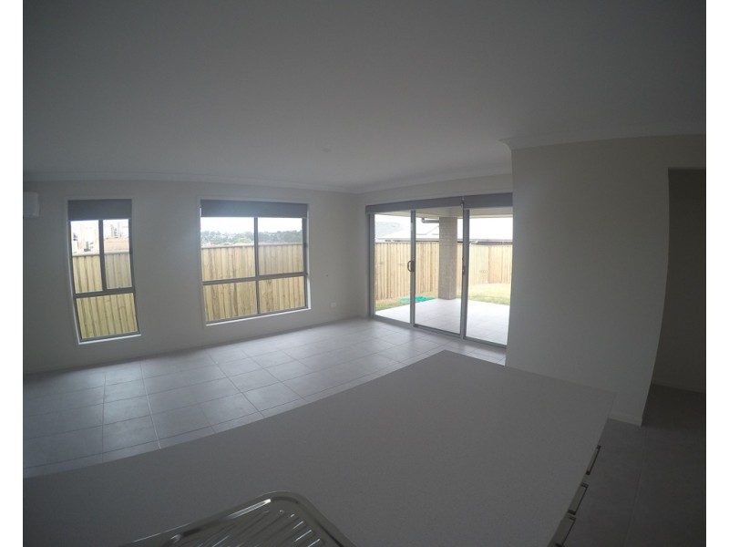 8 Flavum Street, Fletcher NSW 2287