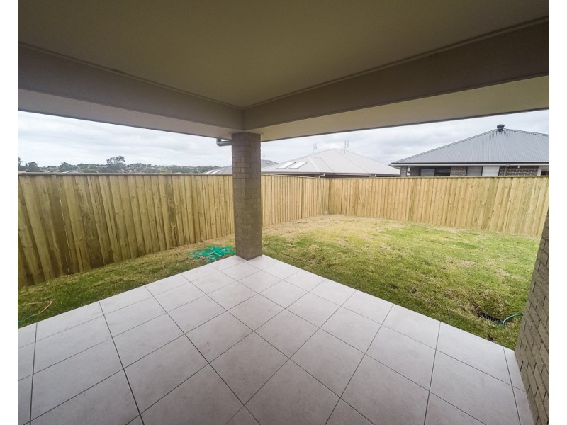 8 Flavum Street, Fletcher NSW 2287