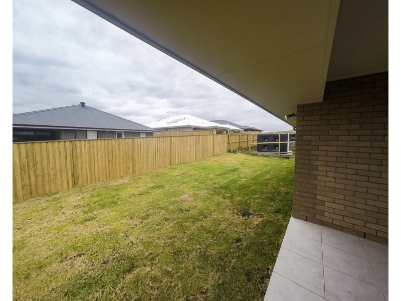 8 Flavum Street, Fletcher NSW 2287