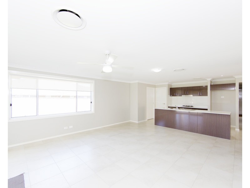 6 Warbler Avenue, Aberglasslyn NSW 2320