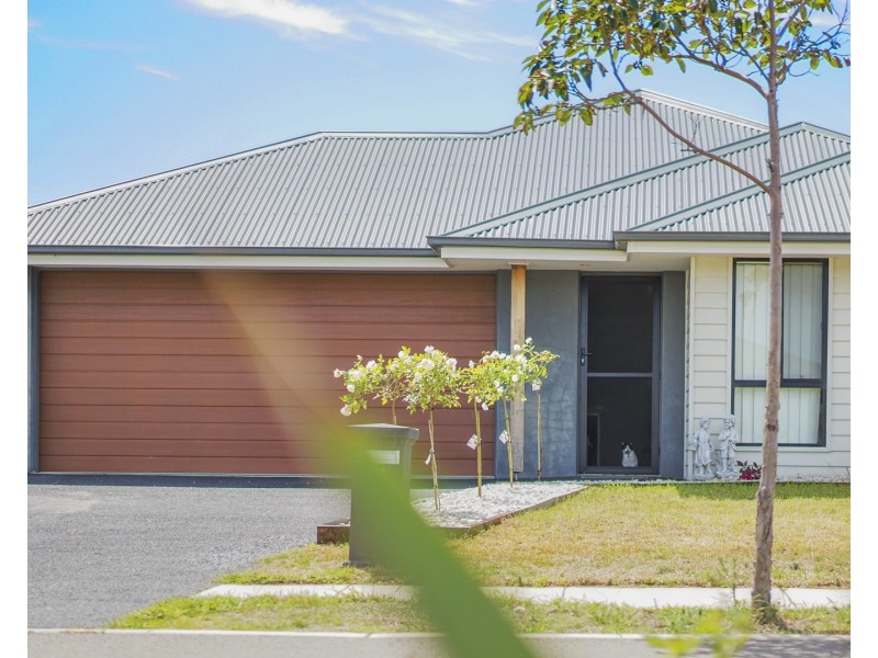 41 Seaside Boulevard, Fern Bay NSW 2295