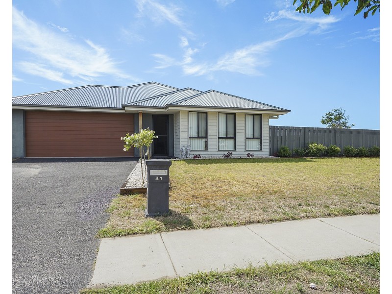 41 Seaside Boulevard, Fern Bay NSW 2295