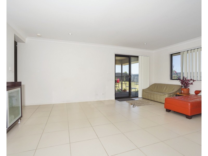 41 Seaside Boulevard, Fern Bay NSW 2295