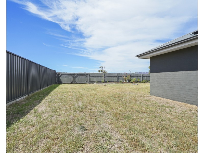 41 Seaside Boulevard, Fern Bay NSW 2295
