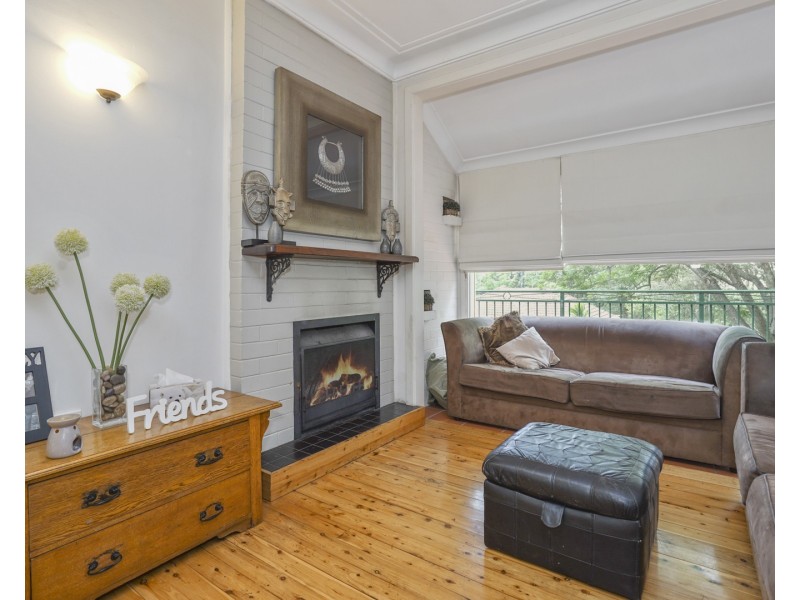 10 Carisbrooke Avenue, New Lambton Heights NSW 2305