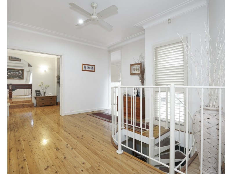 10 Carisbrooke Avenue, New Lambton Heights NSW 2305