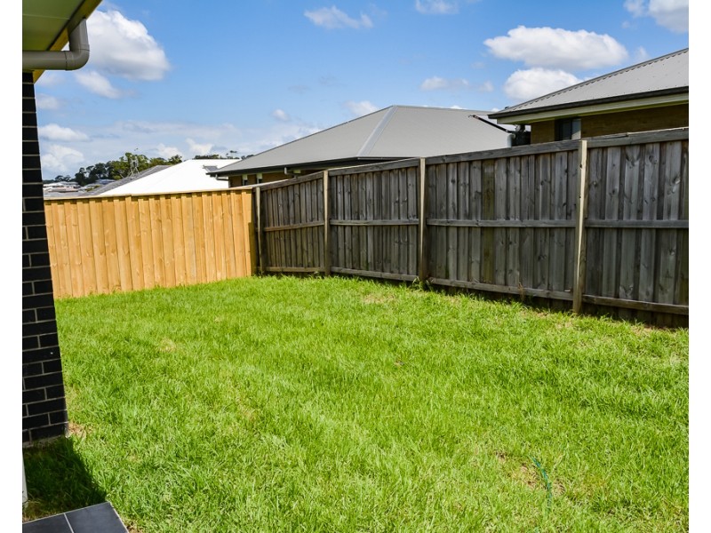 9 Mirug Crescent, Fletcher NSW 2287