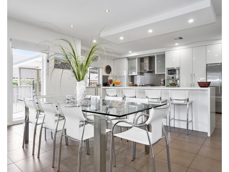 35 Rosewood Crescent, Fletcher NSW 2287